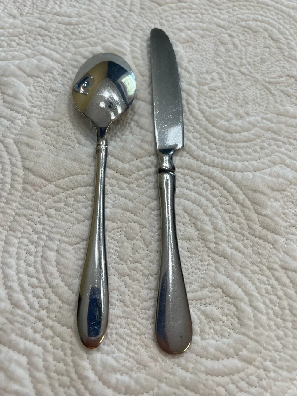Oneida Vertex Dinner knife and Tablespoon